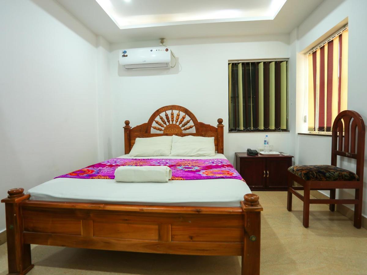 Hare Krishna Inn Guruvāyūr Exterior foto