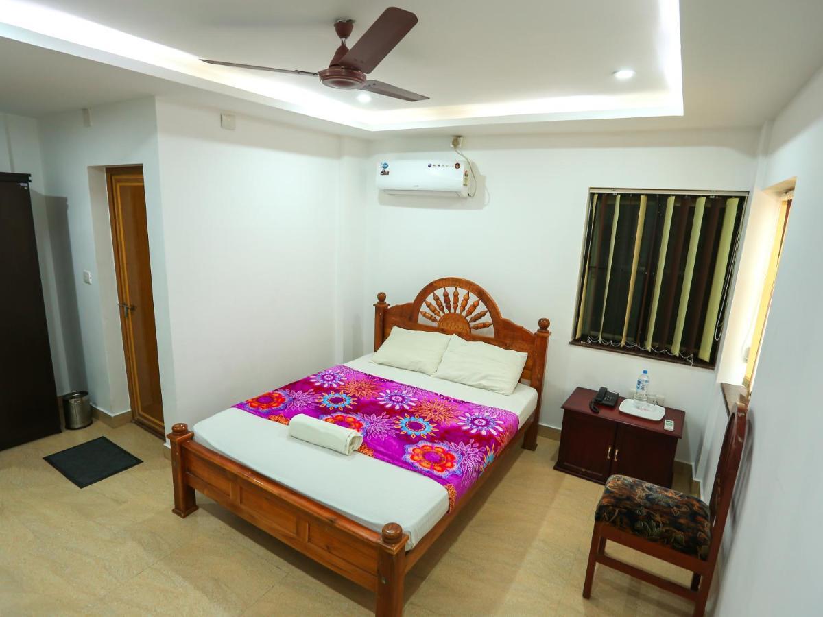 Hare Krishna Inn Guruvāyūr Exterior foto